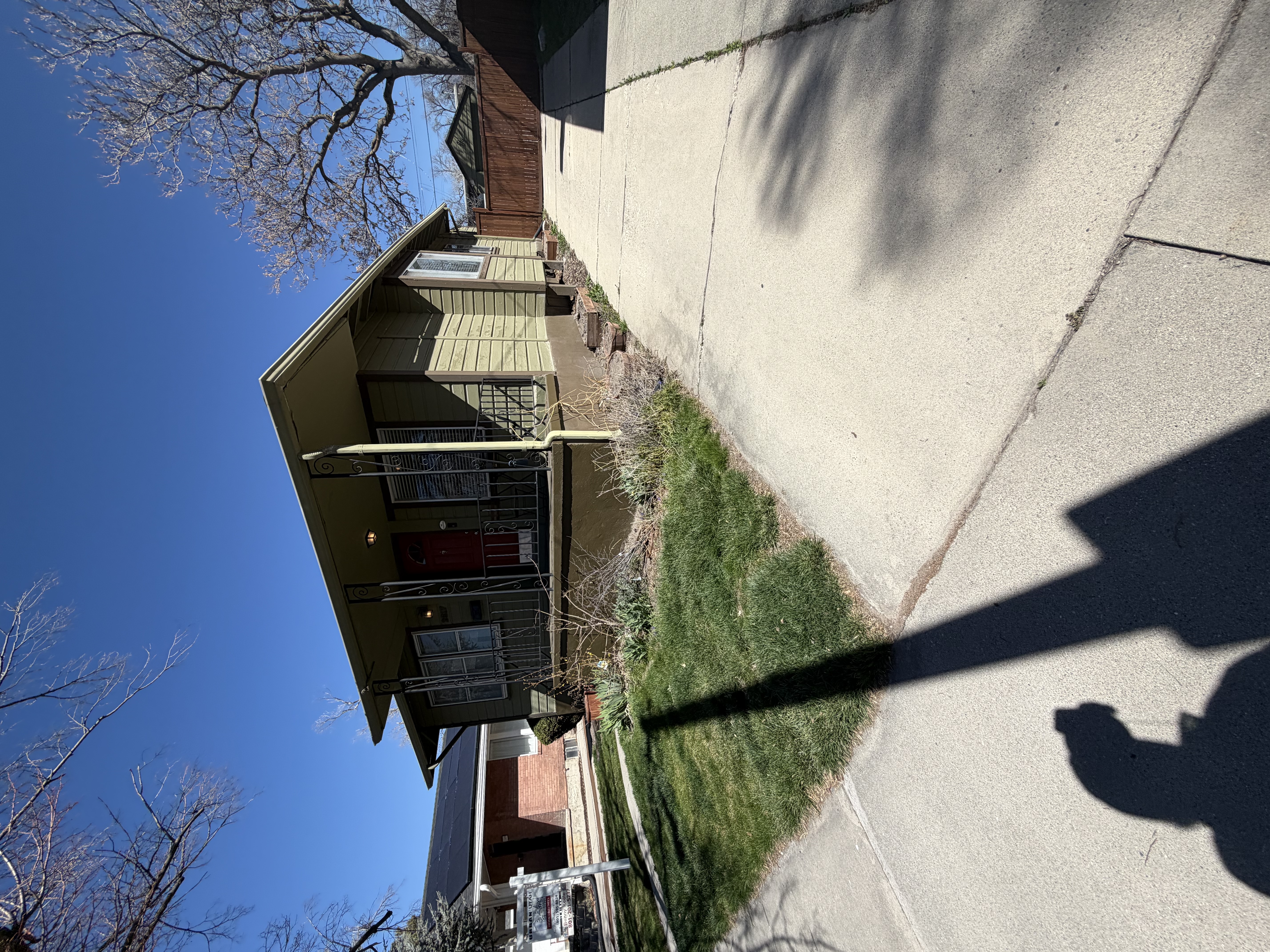 1547 Eastwood Avenue